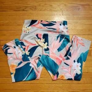 Old navy active floral capris